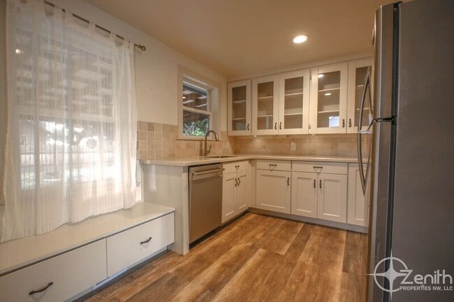 Building Photo - 2618 E 26th St