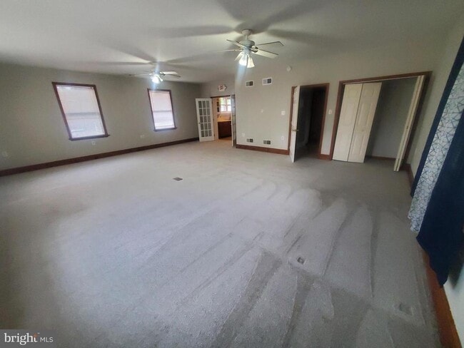 Building Photo - 2871 E High St