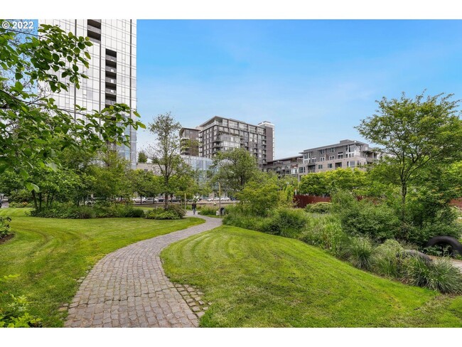 Building Photo - Gorgeous NW Lovejoy corner unit Condo-Pear...