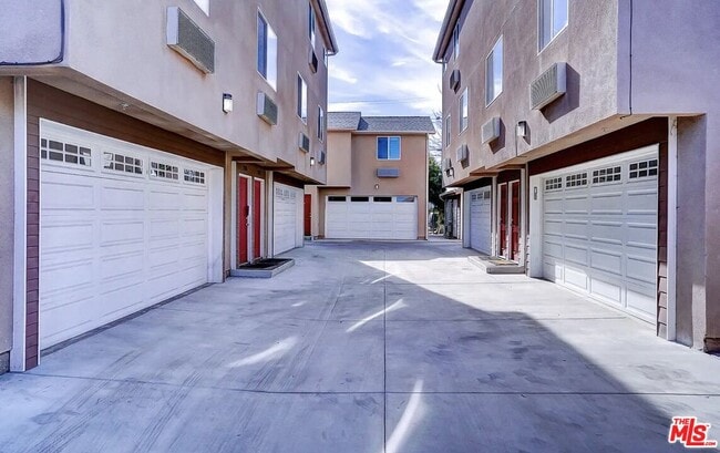 Building Photo - 1254 W 37th Dr