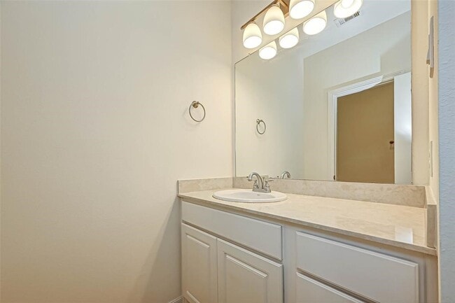 Building Photo - 28214 Evergreen Cove Ln