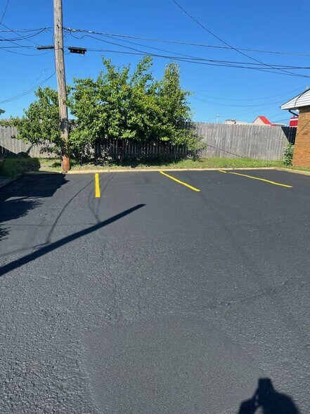 Building Photo - 7560 Mentor Ave