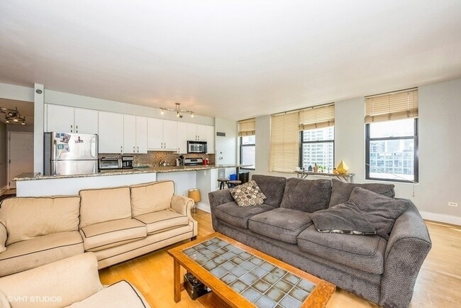 Building Photo - 330 N Jefferson St