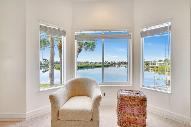 Building Photo - 2703 Captains Way