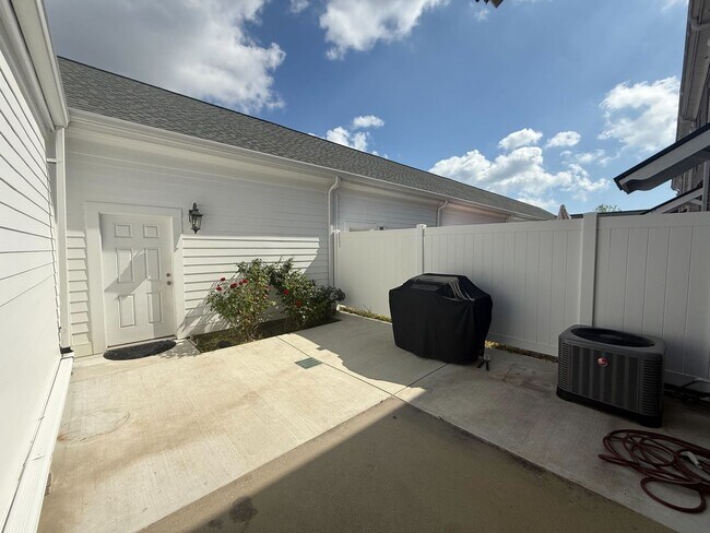Building Photo - Market Common - 2 Bedroom / 2.5 Bathroom Townhouse