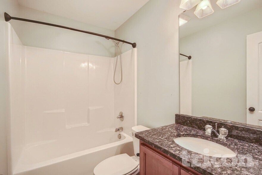 Building Photo - 340 Belvedere Dr NW