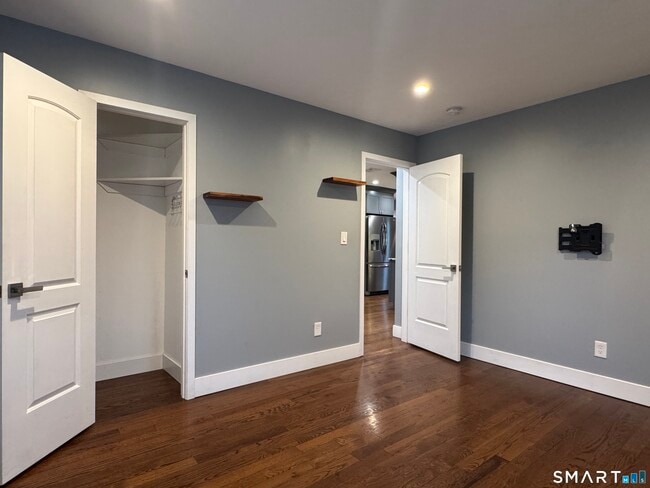 Building Photo - 49 Old Town Dr