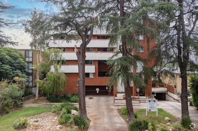 Building Photo - Fair Park Villa