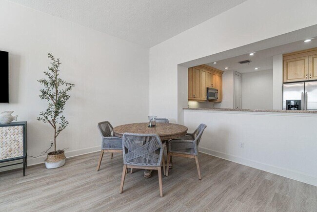 Building Photo - 200 NE 2nd Ave