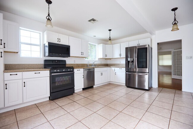 Building Photo - Edenhurst Ave. 3730 -RENTALS