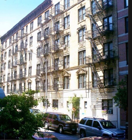 Building Photo - 329 E 94th St