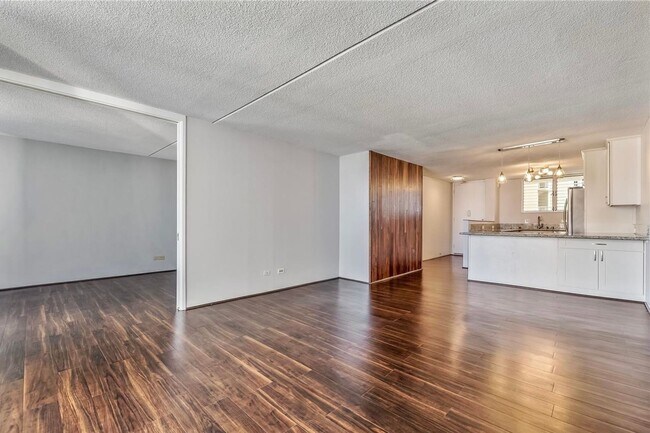 Building Photo - Great Location Awesome View and Amenities | 2-Bed 2-Bath 1-Parking