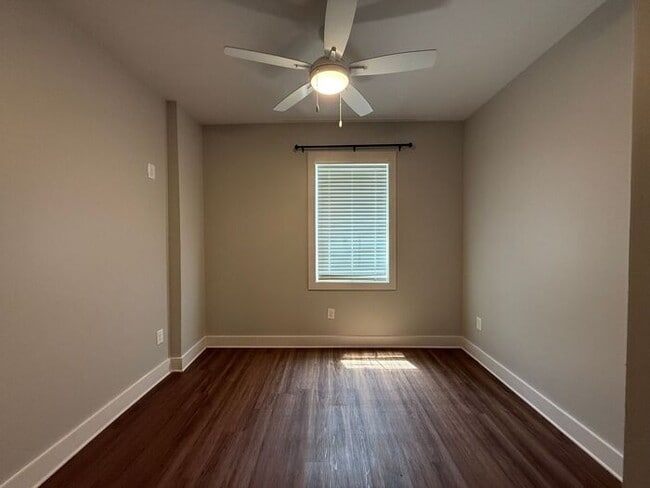 Building Photo - Modern 2 Bedroom Condo in the Heart of Melrose