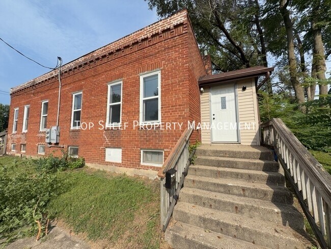 Building Photo - 241 E 24th St