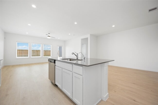 Building Photo - 31638 Farlam Farms Trl