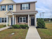 Building Photo - 2 Bedroom, 2.5 Bath Townhouse located in S...