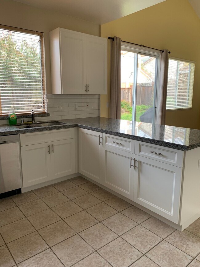 Building Photo - Newer Evergreen home faces neighborhood park - Great Evergreen schools