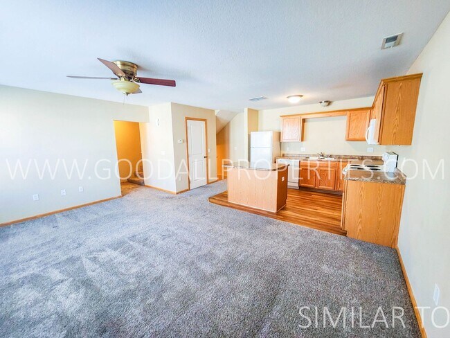 Building Photo - Ankeny Townhome with a 2 car attached garage