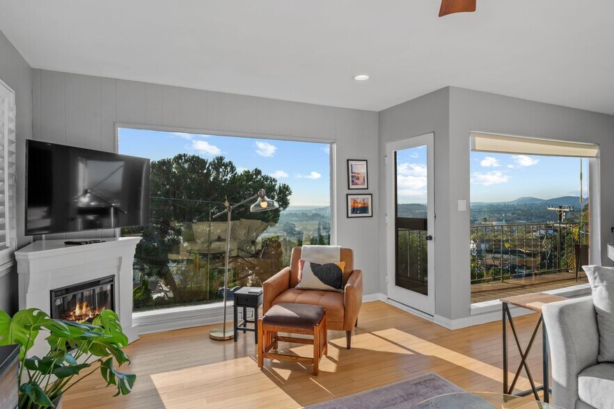 Building Photo - 4350 Summit Dr