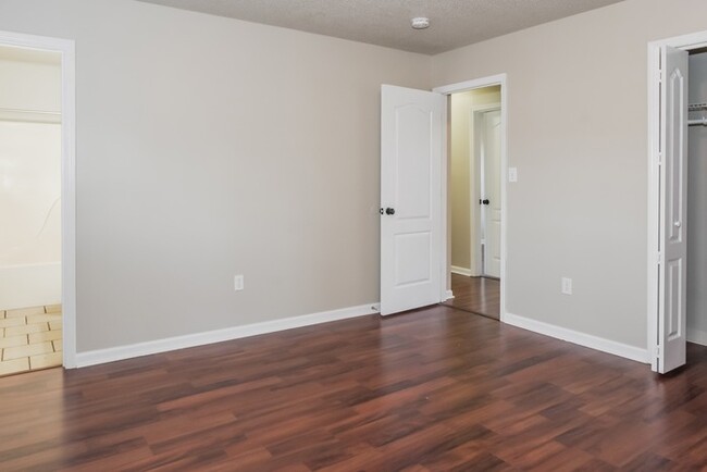 Building Photo - 112 Briarbush Ct