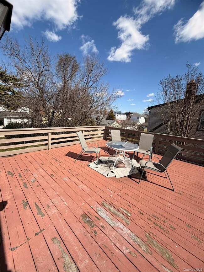 Building Photo - 133 Elm St