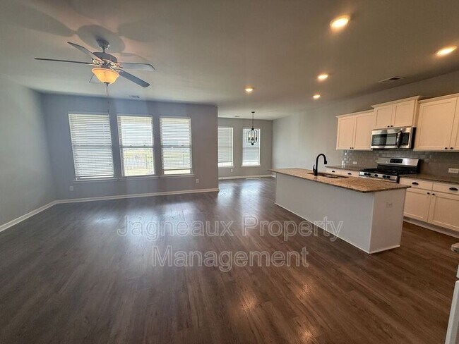Building Photo - 317 Langley Dr