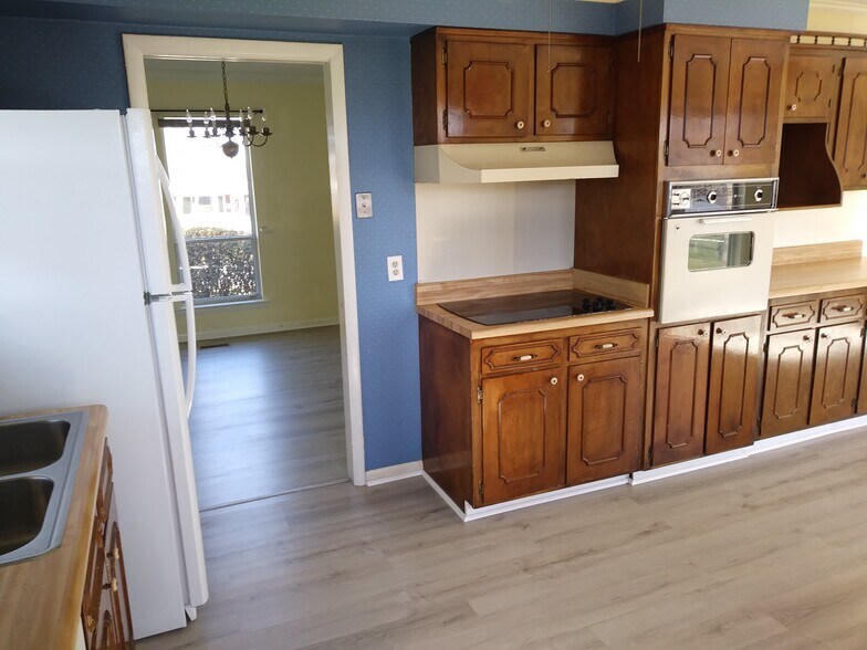 Building Photo - 2512 Sharron Dr