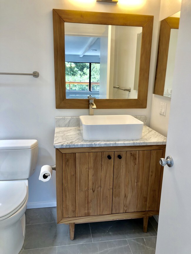 2nd Bathroom - 616 Fernwood Pacific Dr