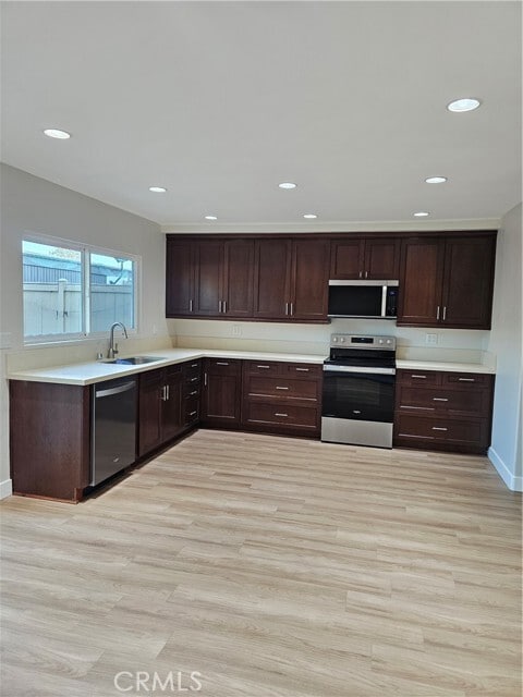 Building Photo - 4068 Av. Sevilla