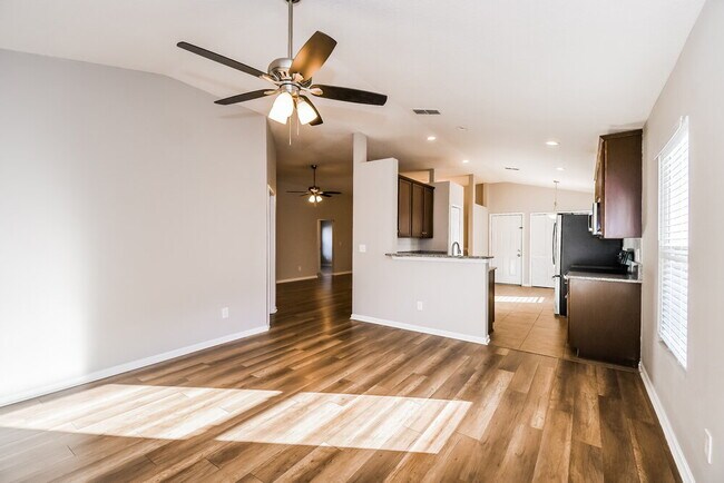 Building Photo - 574 S Aberdeenshire Dr