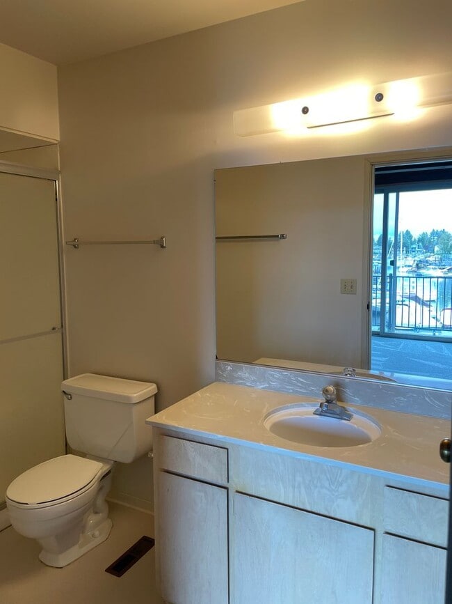 Building Photo - 552 Christie Dr