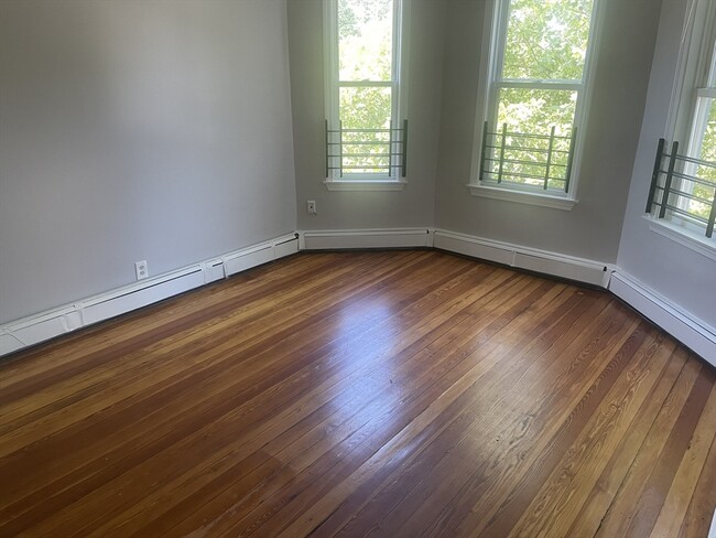 Building Photo - 139 Bowdoin St