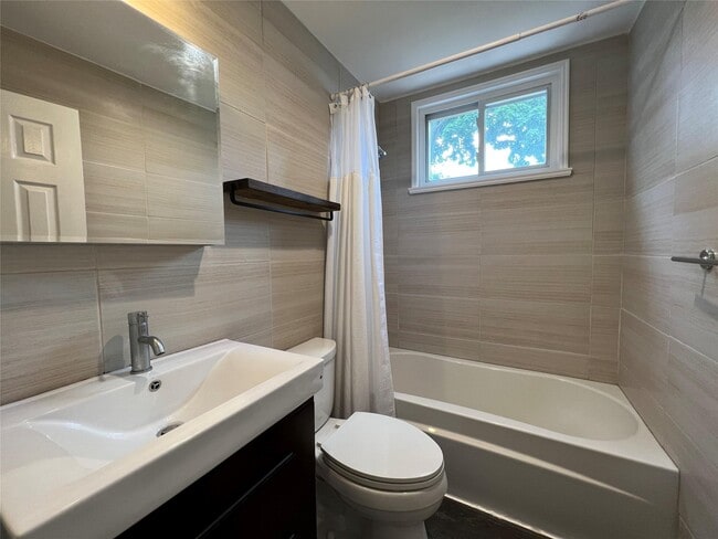 Building Photo - 44 Fieldstone Dr