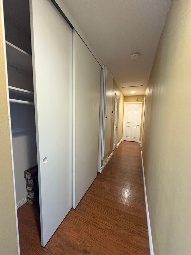 Building Photo - Prestigious Home In Outstanding Location! ...