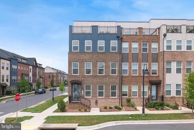 Building Photo - 143 Rubens Dr