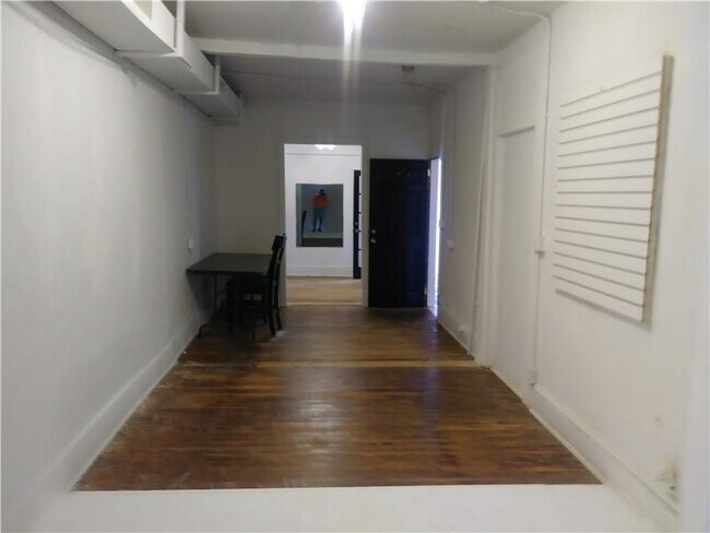 Building Photo - 2033 Hollywood Blvd