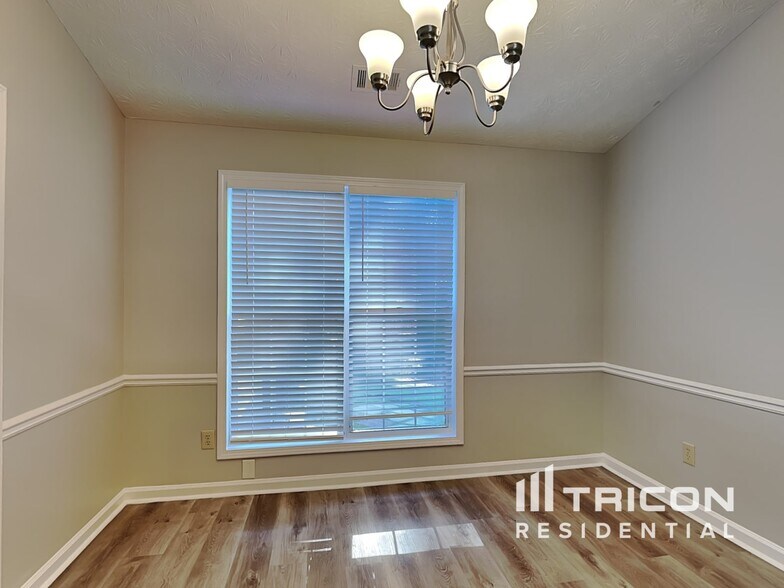 Building Photo - 3734 Windy Hill Dr SE