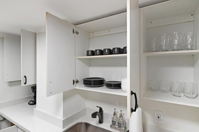 Building Photo - 1300 Collins Ave