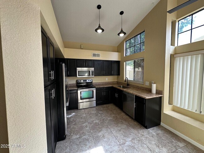 Building Photo - 8919 S Lori Ln