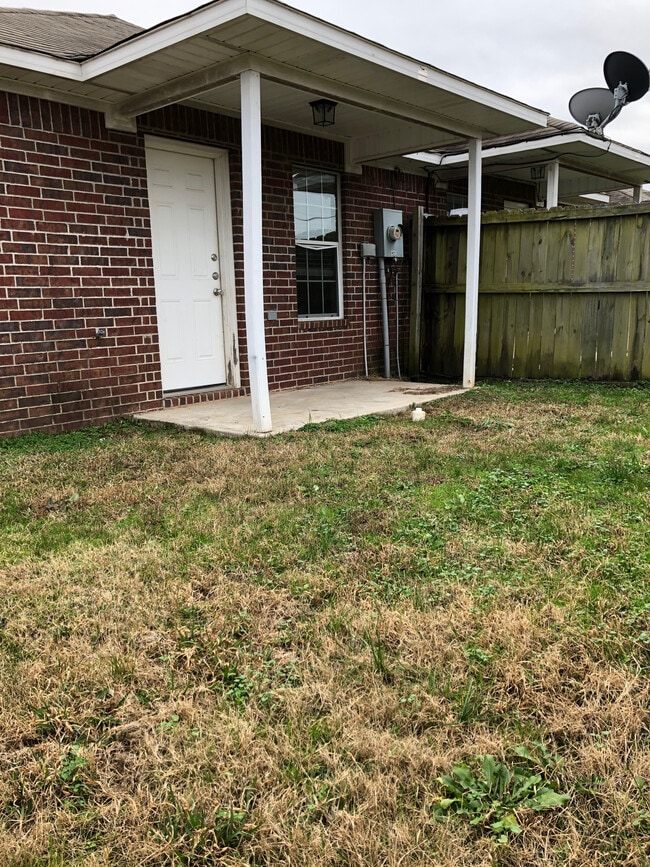 Building Photo - 102 S East St