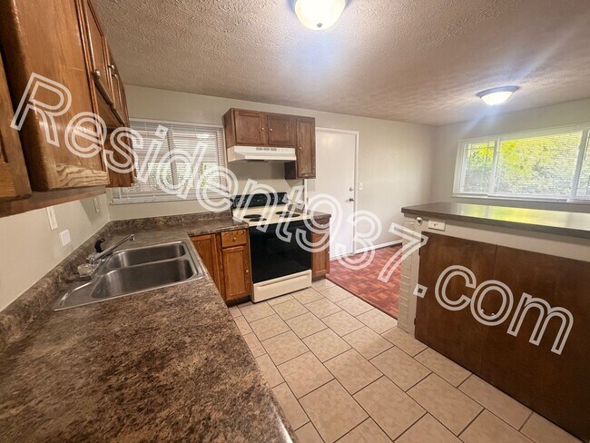 Building Photo - 3593 Elmira Dr