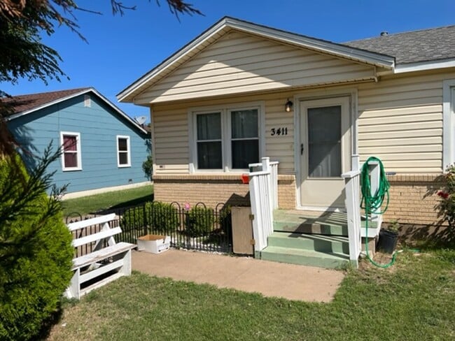 Building Photo - 3411 NE 22nd Ave