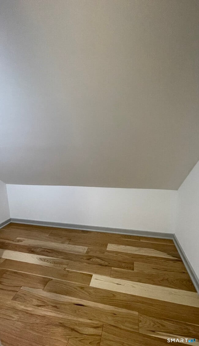 Building Photo - 14b Algonquin Ln