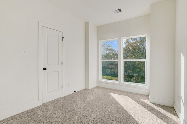 Building Photo - 10518 Ashville Dr