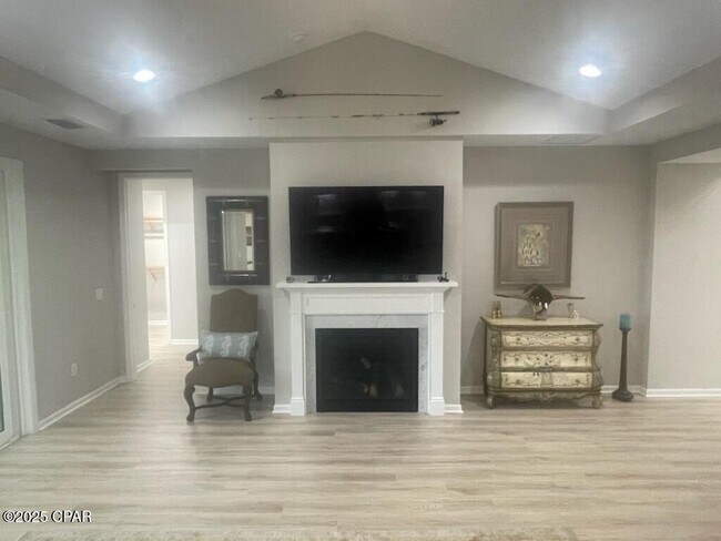 Building Photo - 9431 Paradise Dr