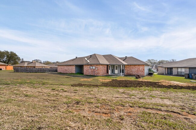 Building Photo - Great in Glenn Heights