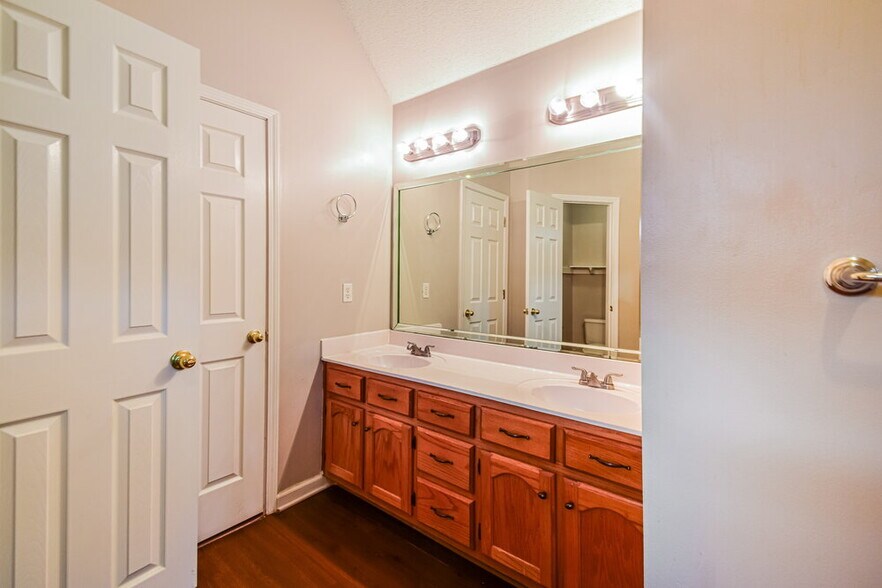 Building Photo - 1865 Winners Cir N