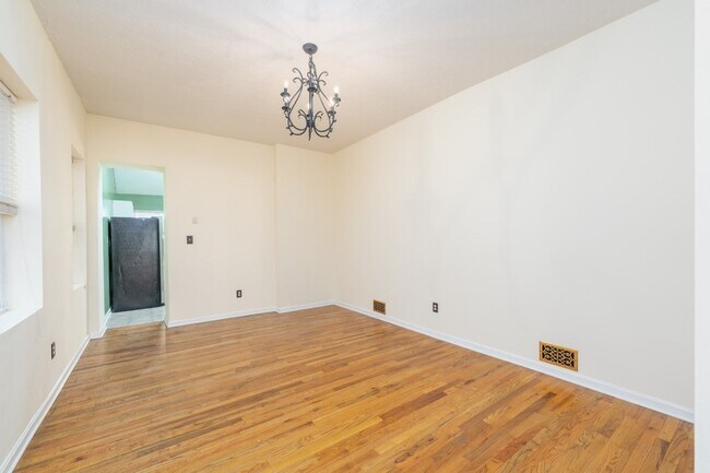 Building Photo - 1202 S Clinton St