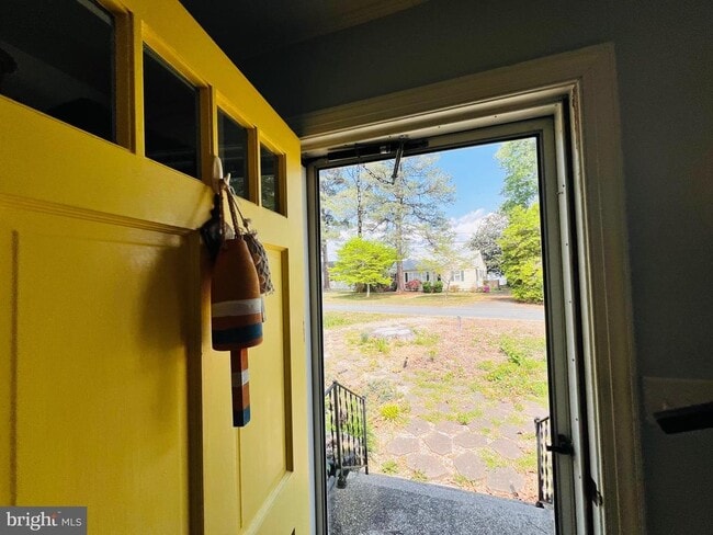 Building Photo - 3214 Riverview Dr