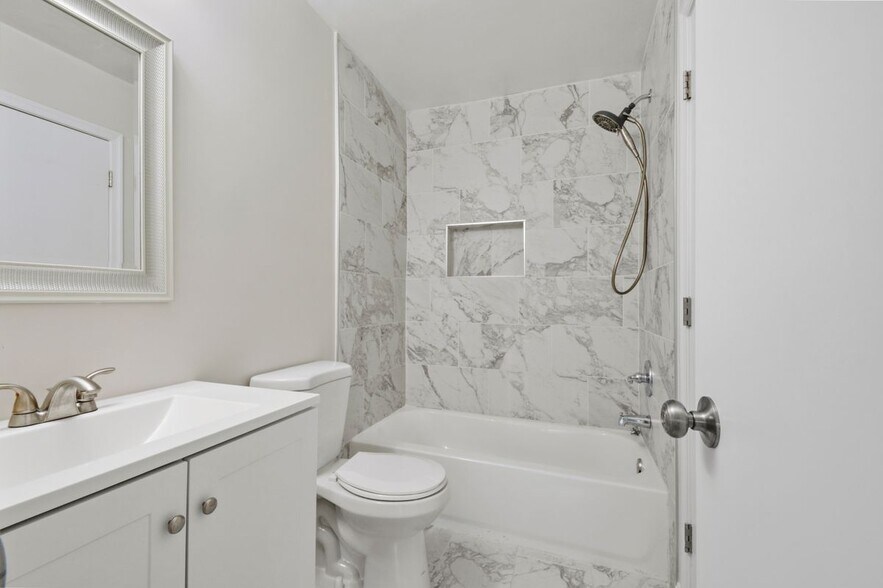 Building Photo - 9922 Matti Hill Ct